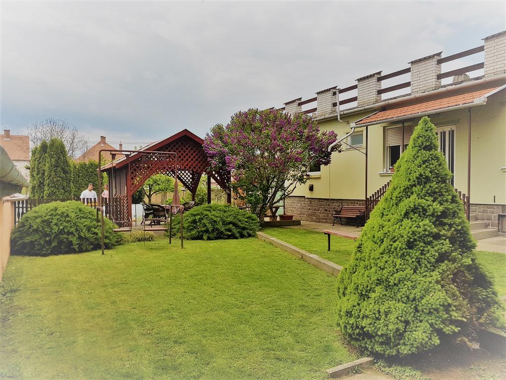 Kovacs Vendeghaz Apartment Matraderecske ภายนอก รูปภาพ