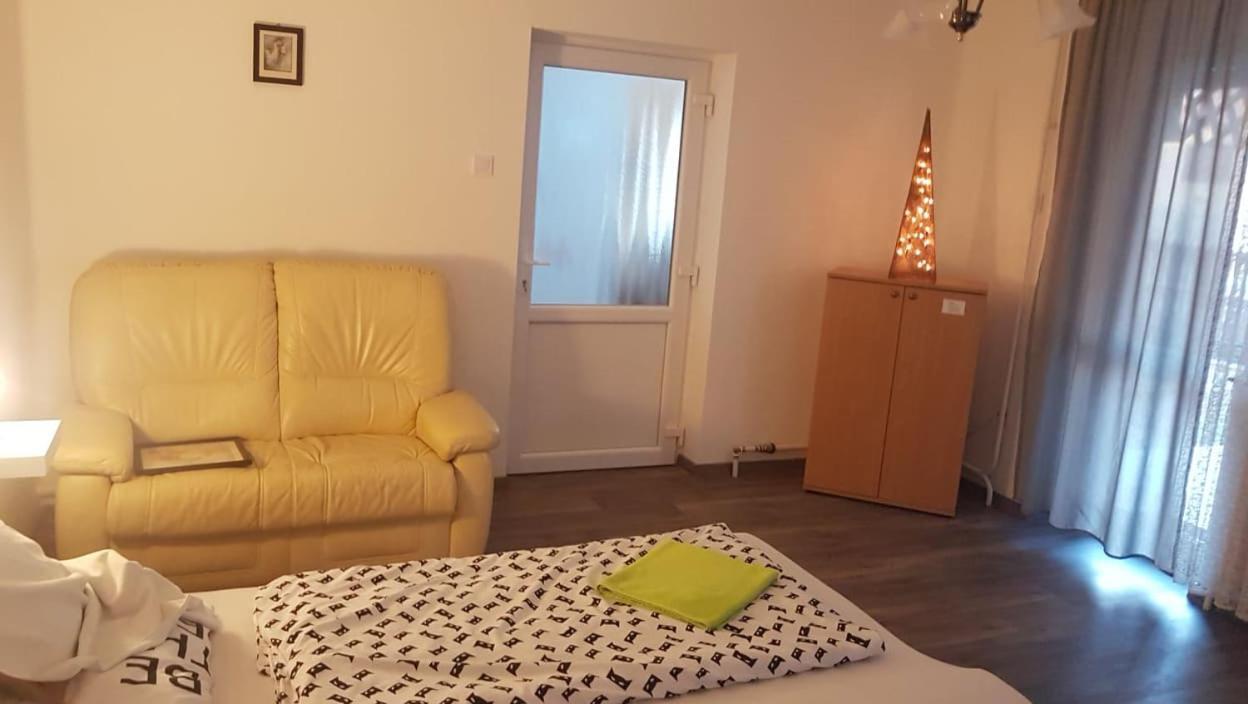 Kovacs Vendeghaz Apartment Matraderecske ภายนอก รูปภาพ